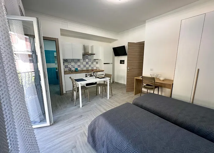 Ferrera & Aparthotel 3*
