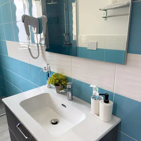 Ferrera & Aparthotel 3*