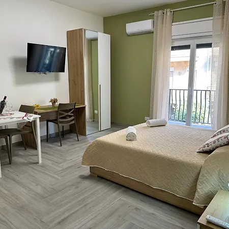 Ferrera & Aparthotel 3*